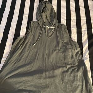 Sleeveless hooded shitt